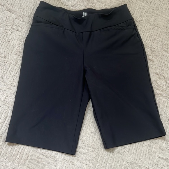 TAIL Mulligan pull on shorts in Onyx Black Size 6 EUC - Picture 5 of 16